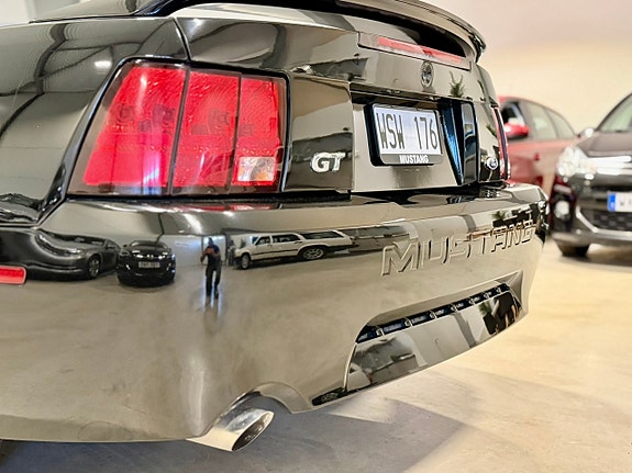 Ford Mustang 8 of 17