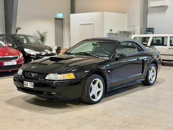 Ford Mustang 5 of 17