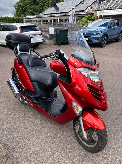 Kymco Grand Dink 250 2 of 3