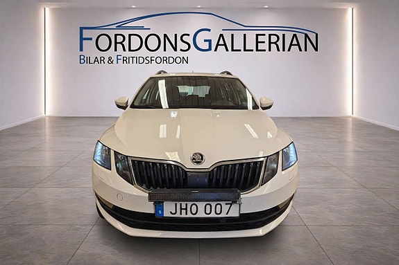 Skoda Octavia 2 of 5