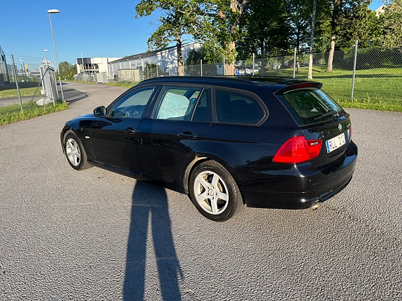 BMW 320d 4 of 5