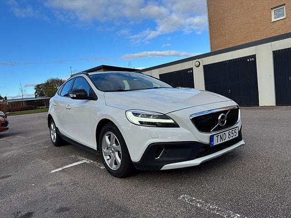 Volvo V40 Cross Country 3 of 10