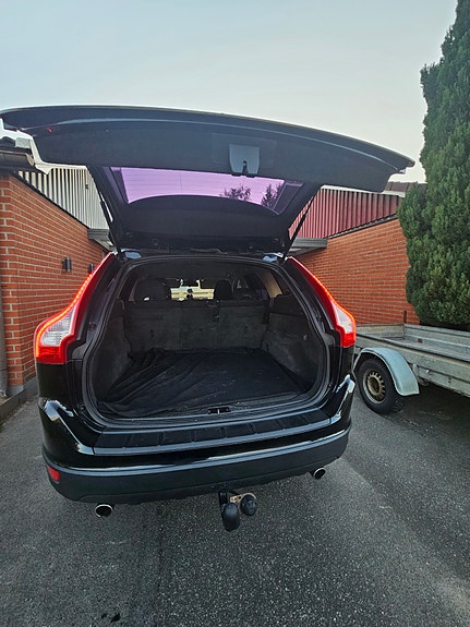 Volvo XC60 2 of 5