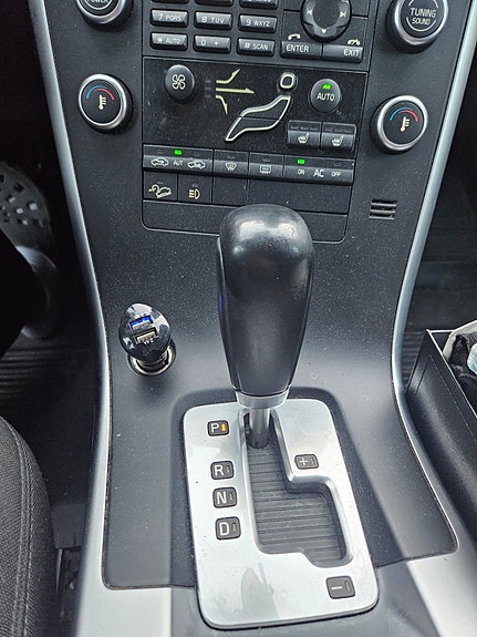 Volvo XC60 4 of 5