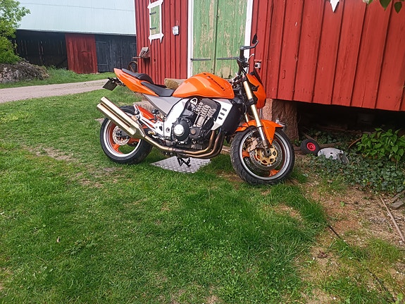 Kawasaki Z1000 2 of 5