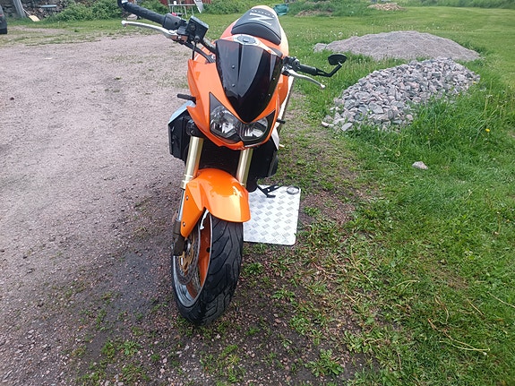 Kawasaki Z1000 3 of 5