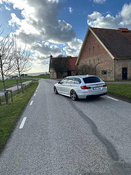 BMW 520d 2 of 5