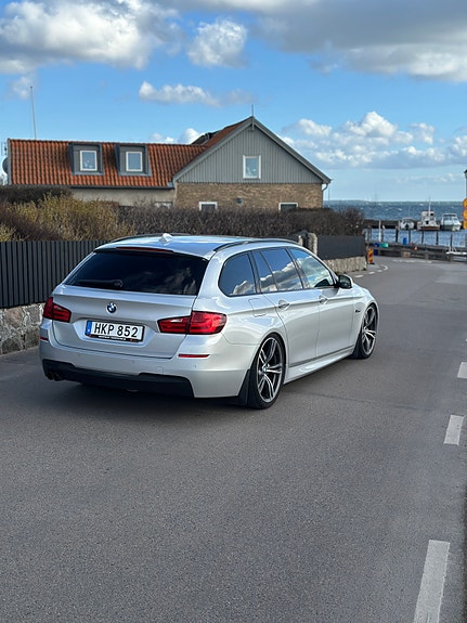 BMW 520d 3 of 5