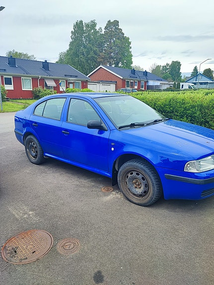 Skoda Octavia 2 of 4
