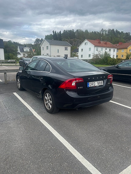 Volvo S60 4 of 5