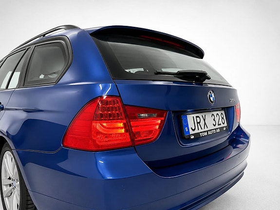 BMW 318i 4 of 5