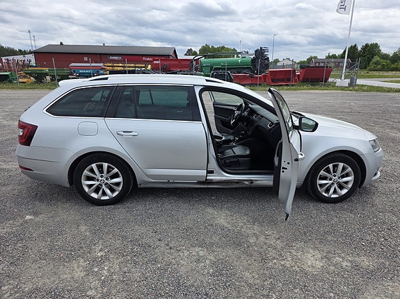 Skoda Octavia 7 of 9