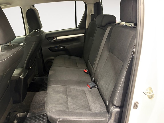 Toyota HiLux 13 of 18