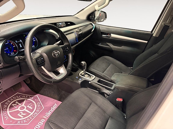 Toyota HiLux 10 of 18