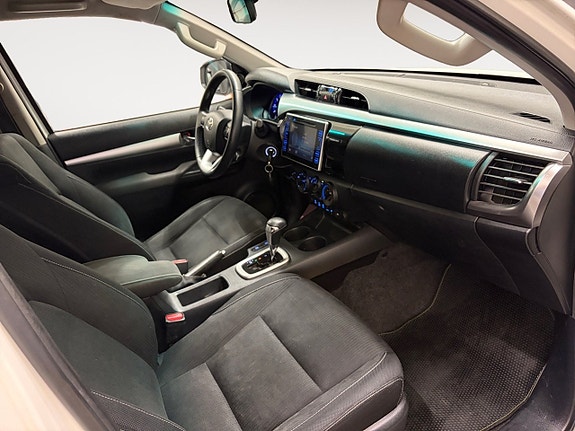 Toyota HiLux 12 of 18