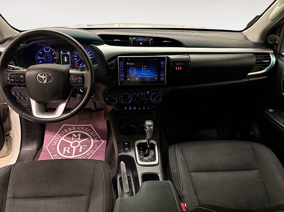 Toyota HiLux 11 of 18