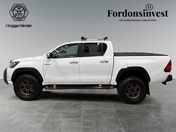 Toyota HiLux 3 of 5