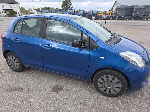 Toyota Yaris 3 of 3