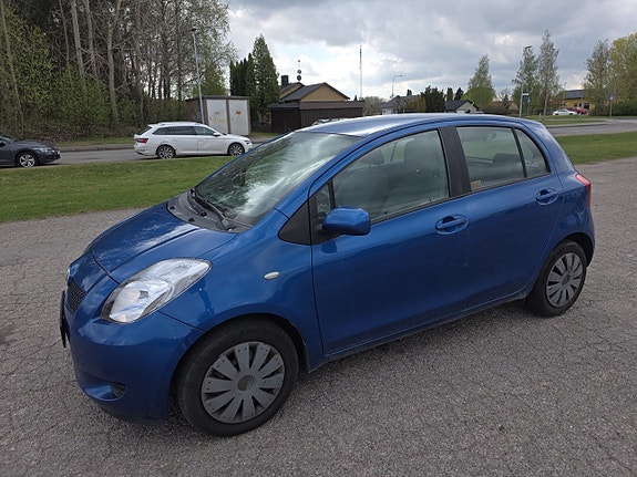 Toyota Yaris 2 of 3