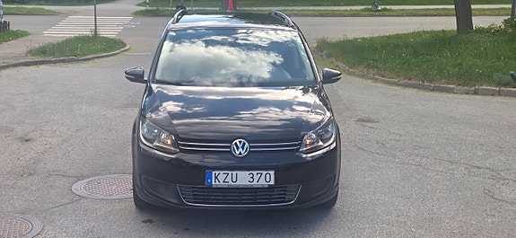 Volkswagen Touran 2 of 5