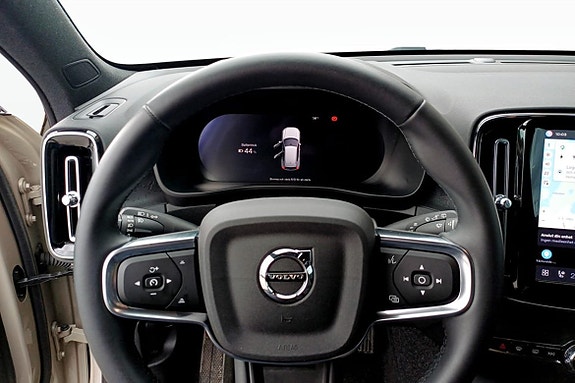 Volvo EX40 7 of 9