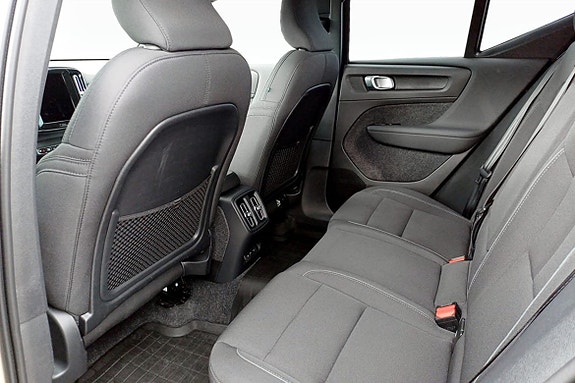 Volvo EX40 8 of 9