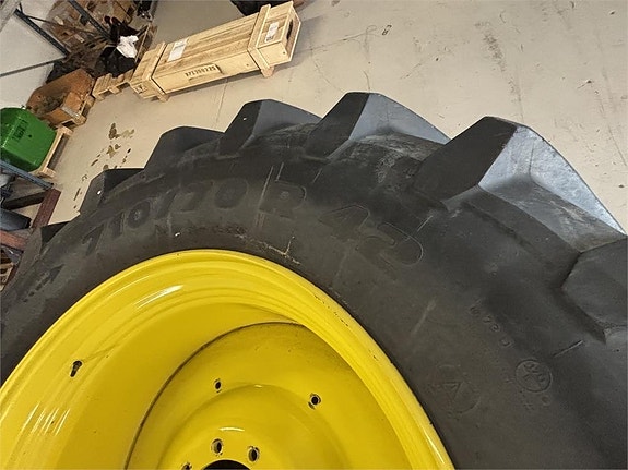 Trelleborg 710/70-42 3 of 4