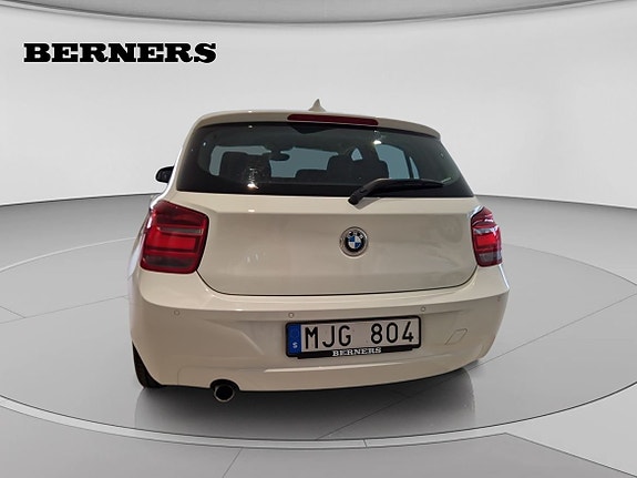 BMW 116i 4 of 5