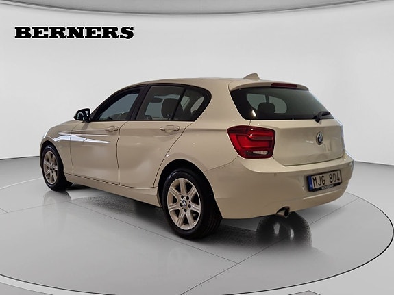 BMW 116i 3 of 5