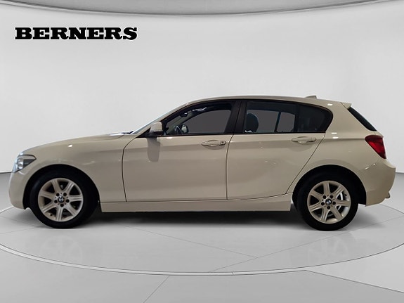 BMW 116i 2 of 5