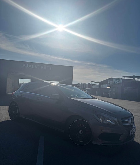 Mercedes-Benz A200 4 of 5