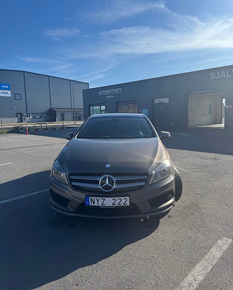 Mercedes-Benz A200 2 of 5