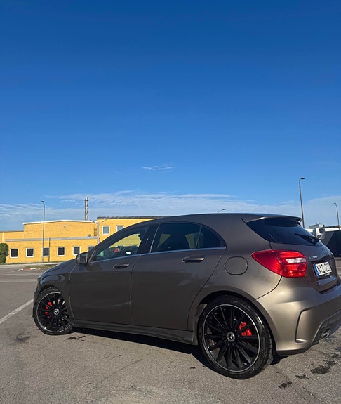 Mercedes-Benz A200 3 of 5