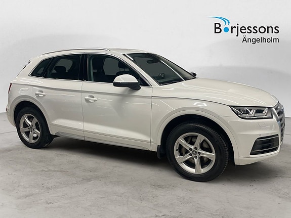 Audi Q5 2 of 5