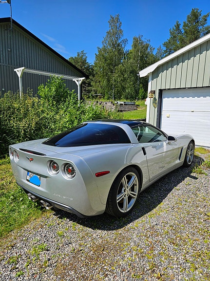 Chevrolet Corvette 2 of 5