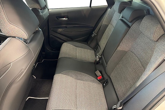 Toyota Corolla 8 of 21