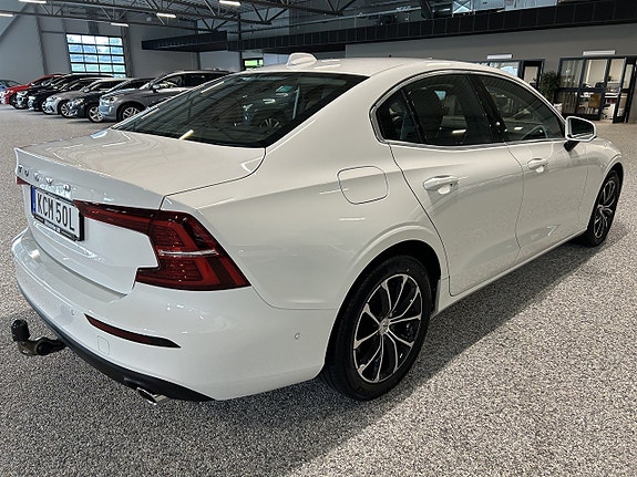 Volvo S60 4 of 5