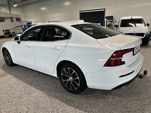 Volvo S60 2 of 5