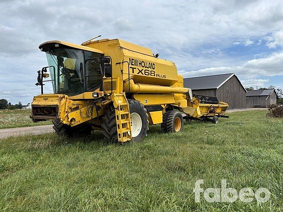 New Holland TX68 Plus Tröska (100519)