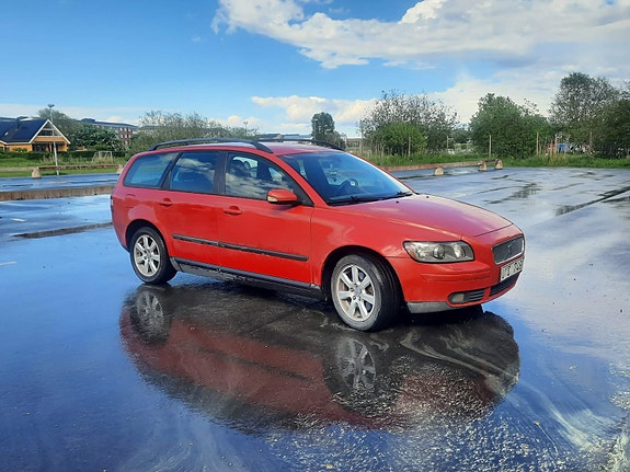 Volvo V50 2 of 5