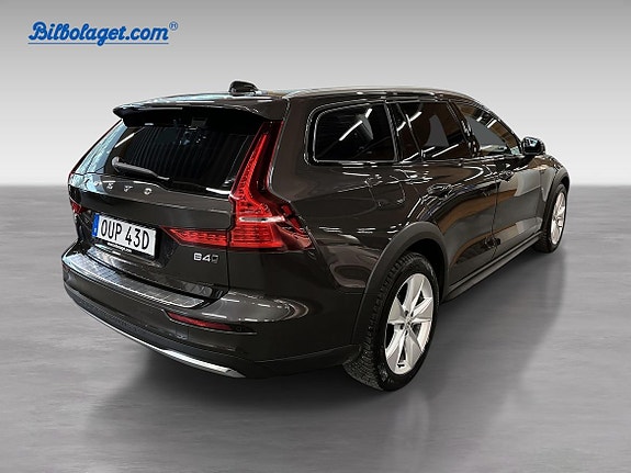 Volvo V60 Cross Country 6 of 16