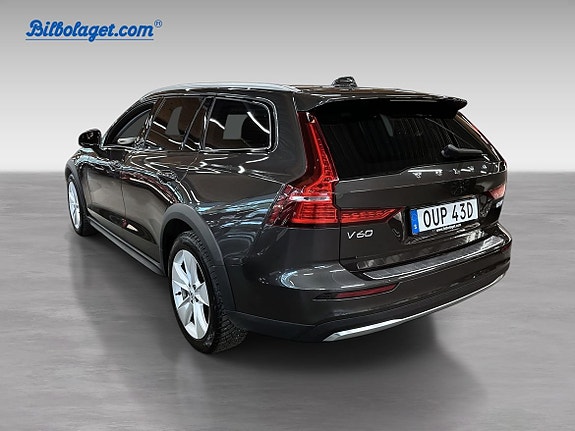 Volvo V60 Cross Country 7 of 15