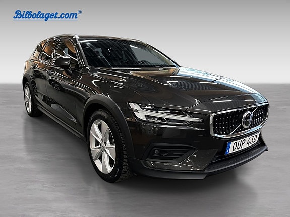 Volvo V60 Cross Country 4 of 16