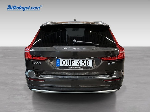 Volvo V60 Cross Country 6 of 15