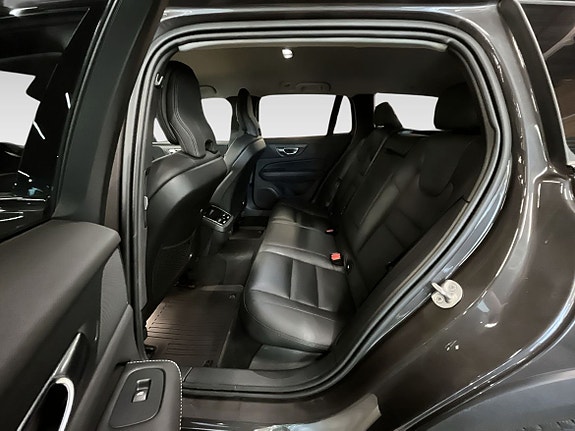 Volvo V60 Cross Country 9 of 15