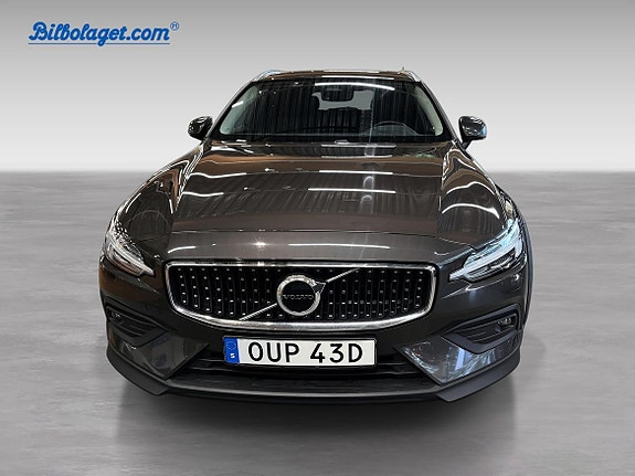 Volvo V60 Cross Country 3 of 16