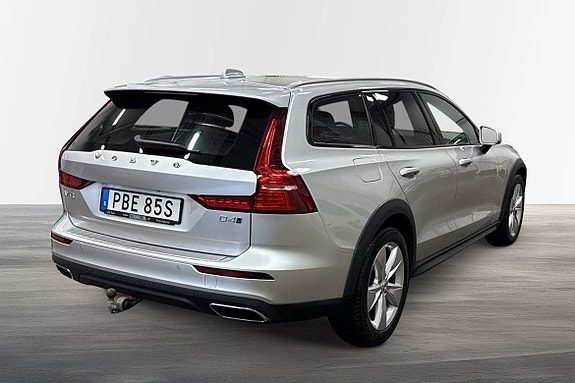 Volvo V60 Cross Country 3 of 5