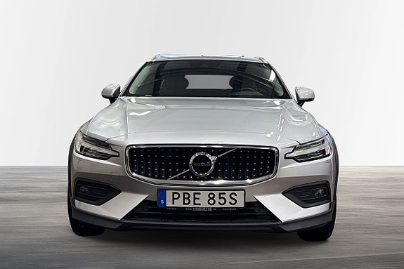 Volvo V60 Cross Country 2 of 5