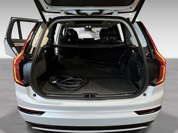 Volvo XC90 11 of 19