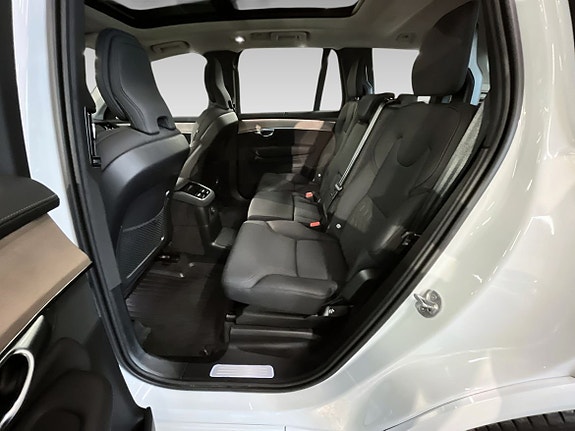 Volvo XC90 10 of 19